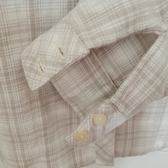 Woolrich Women's Large Cotton Flannel Plaid Shirt Cream and Tan - Picture 4 of 10